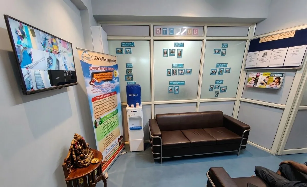 Comfortable parent lounge and waiting area at OT Cloud Therapy Center.